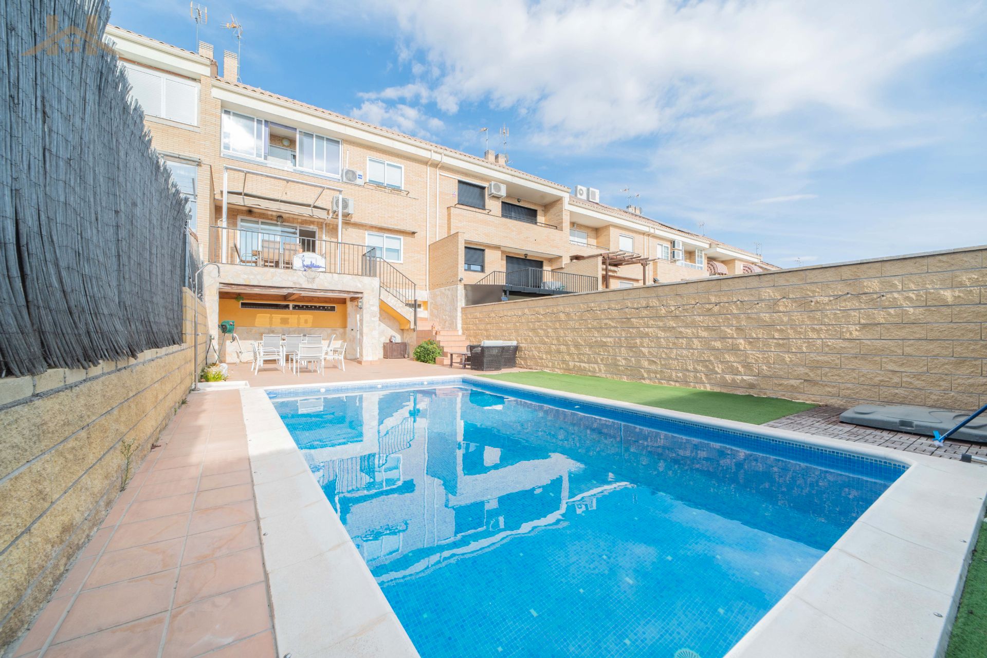 Piscina de Casa adosada en venda en Arroyomolinos (Madrid) amb Aire condicionat, Calefacció i Jardí privat