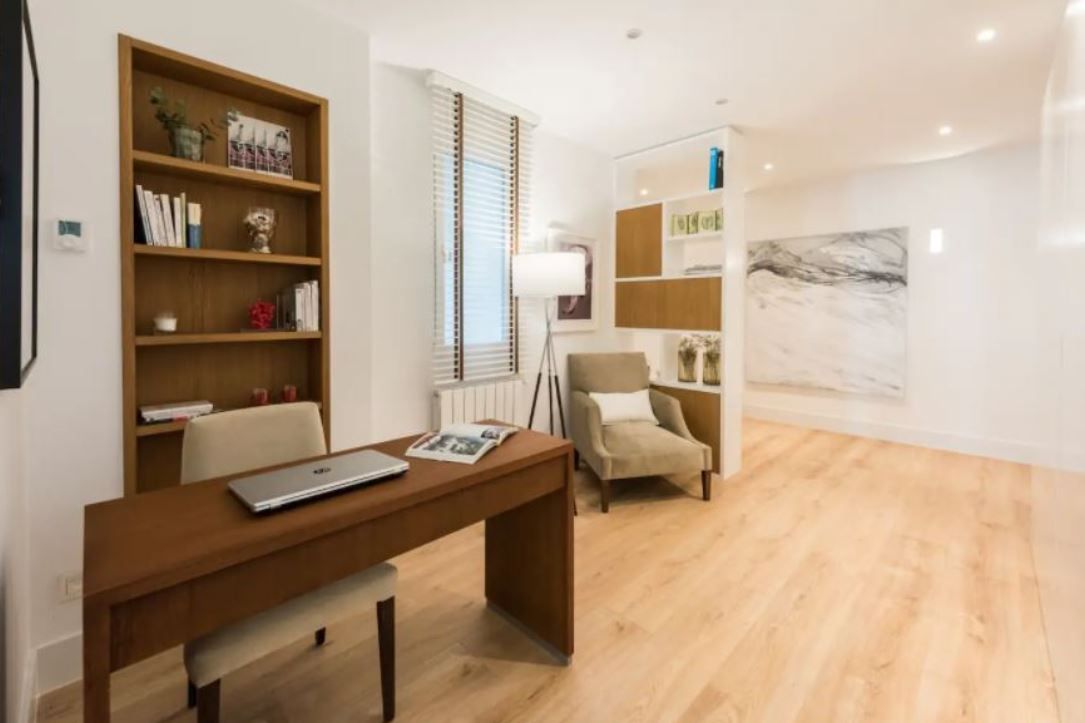Bedroom of Flat to rent in Girona Capital  with Air Conditioner, Furnished and Pets allowed