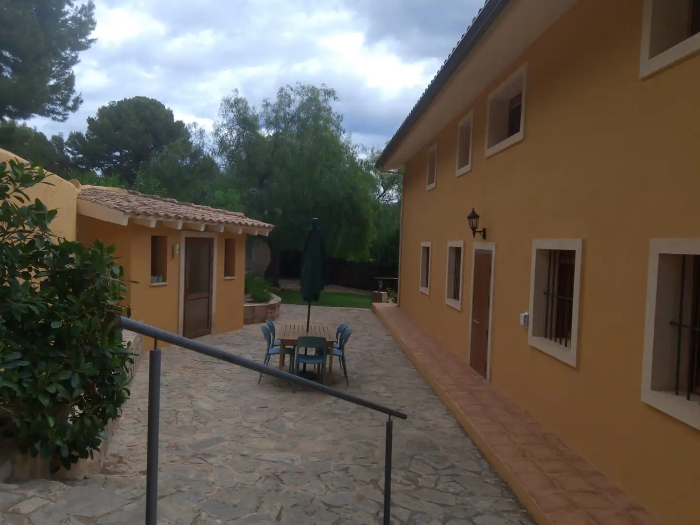 Vista exterior de Casa o xalet en venda en Tibi amb Aire condicionat, Jardí privat i Parquet
