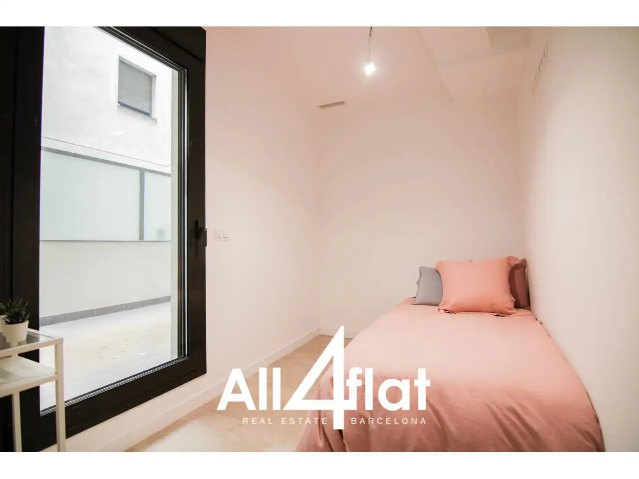 Bedroom of Flat for rent in Barcelona  with Air Conditioner, Heating and Parquet flooring