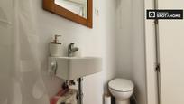 Bathroom of Flat to rent in  Madrid Capital  with Air Conditioner and Balcony