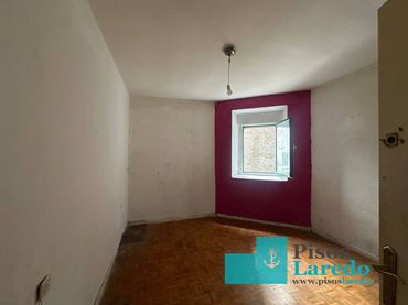 Piso con balcón en venta en Calle Rentería Reyes 9