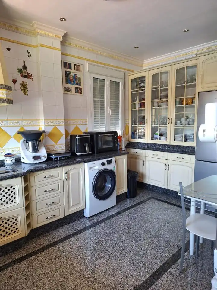Cocina de Casa o chalet en venta en Alcalá de Guadaira con Aire acondicionado, Jardín privado y Terraza