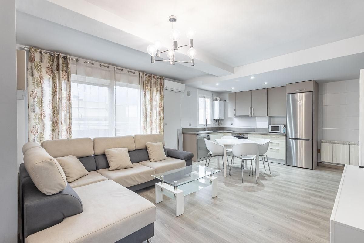 Wohnzimmer von Dachboden miete in Churriana de la Vega mit Terrasse und Balkon