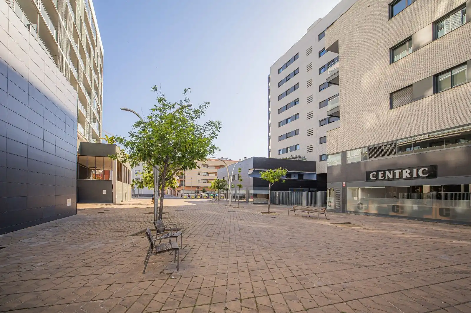 Vista exterior de Local de lloguer en Badalona