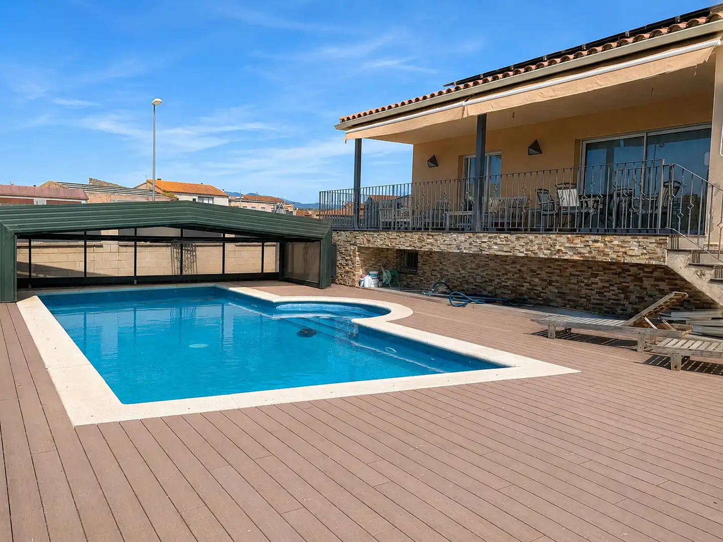 Piscina de Casa o xalet en venda en Sant Climent Sescebes amb Aire condicionat, Calefacció i Jardí privat