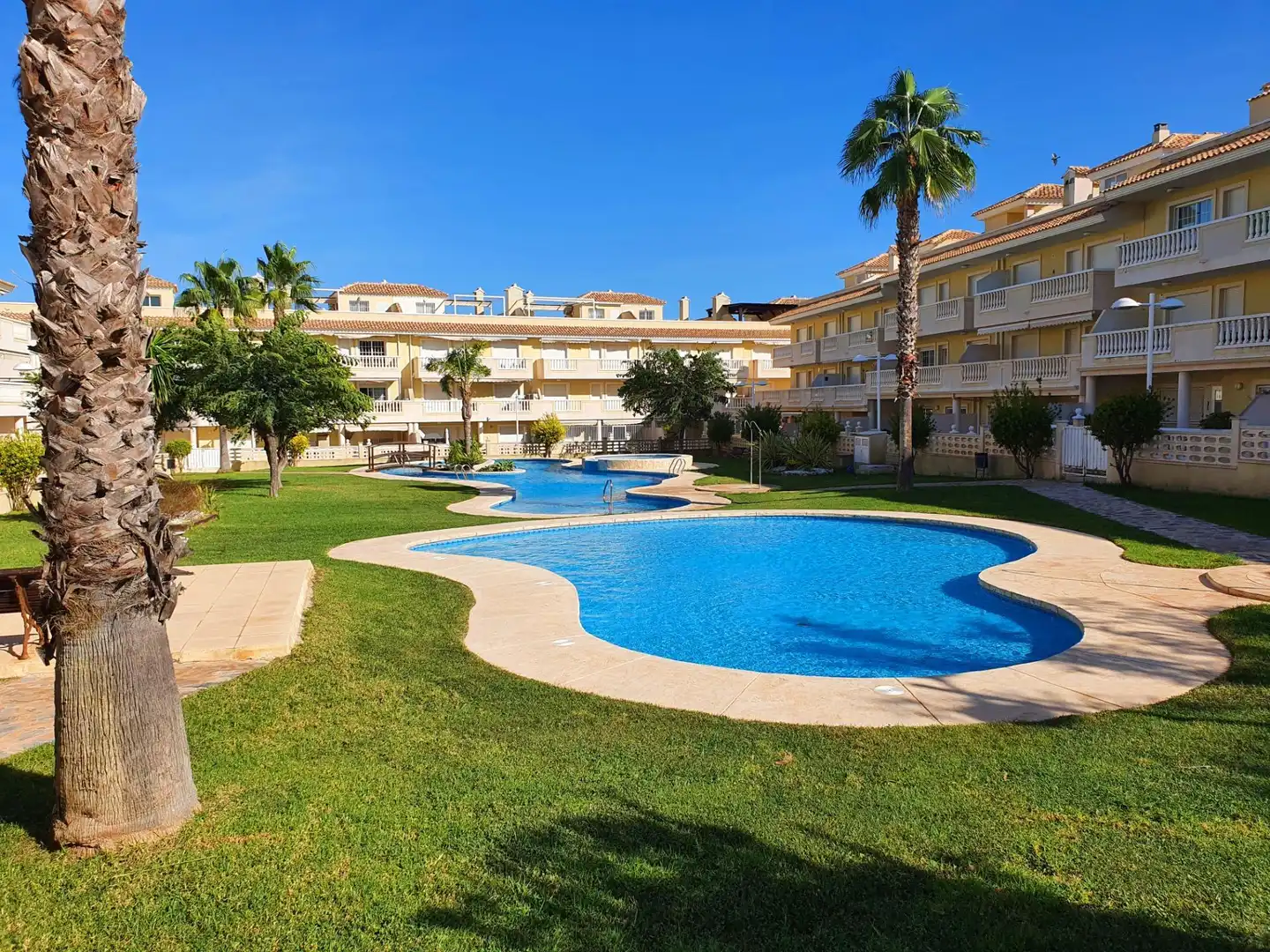 Piscina de Planta baja en venta en Santa Pola con Aire acondicionado, Calefacción y Jardín privado