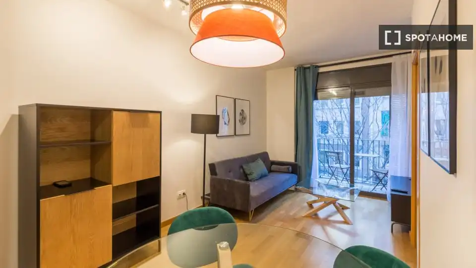 Appartamento con terrazza in affitto a Eixample