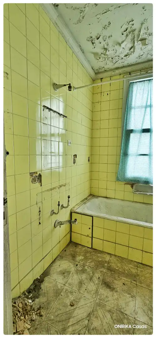 Bany de Casa o xalet en venda en Lugo amb Jardí privat, Parquet i Traster