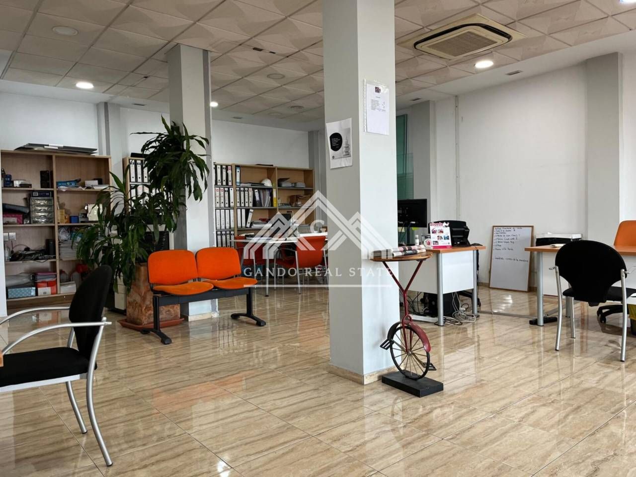 Local de lloguer en Dos Hermanas amb Aire condicionat