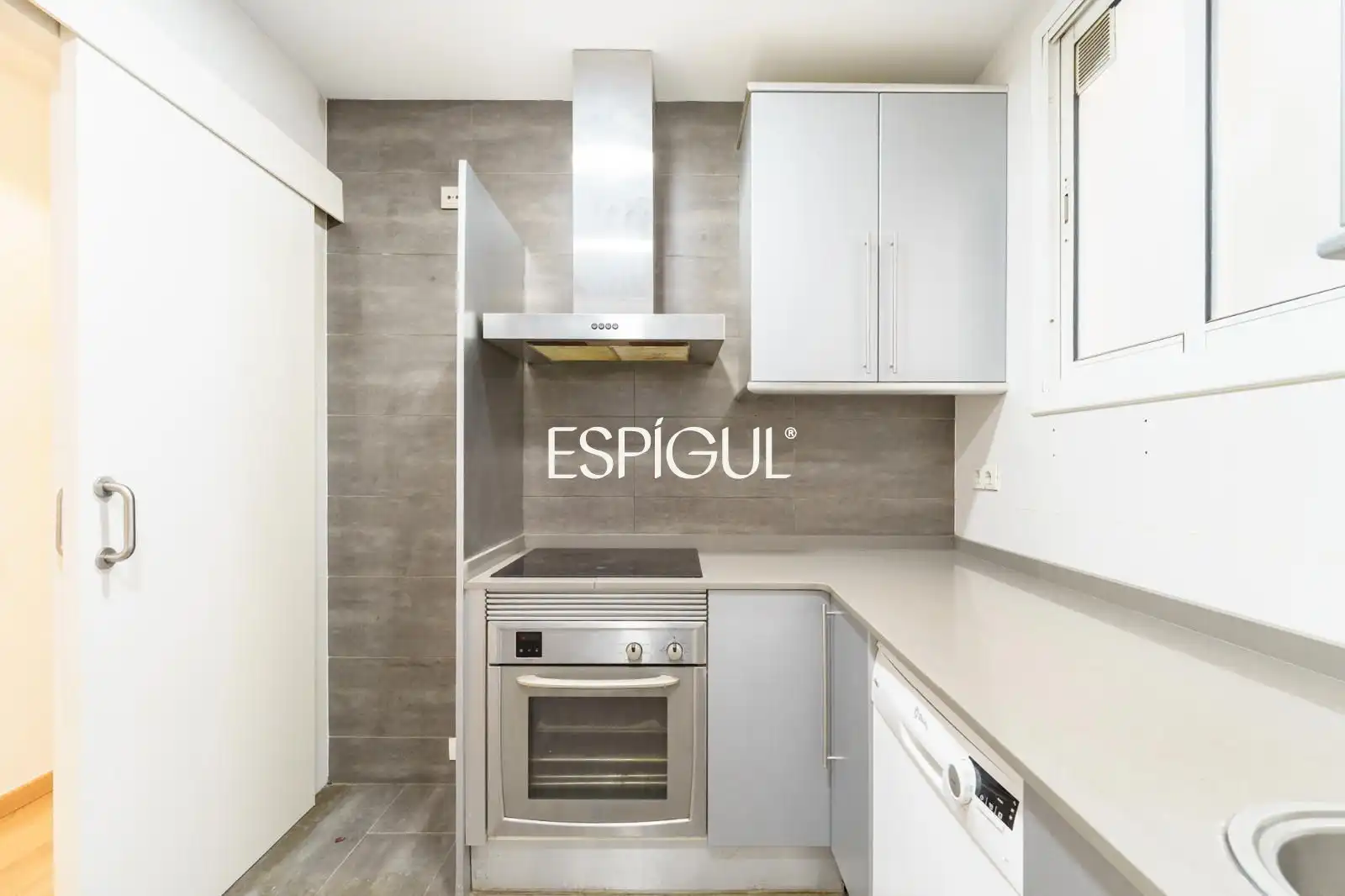 Küche von Wohnung zum Verkauf in Barcelona mit Heizung, Parkett und Terrasse
