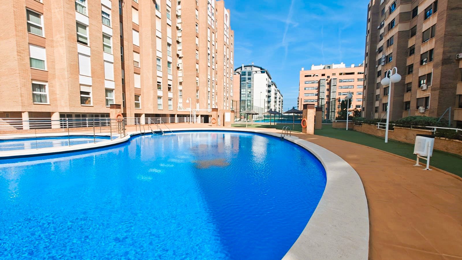 Swimming pool of Flat for sale in  Valencia Capital  with Air Conditioner, Parquet flooring and Terrace