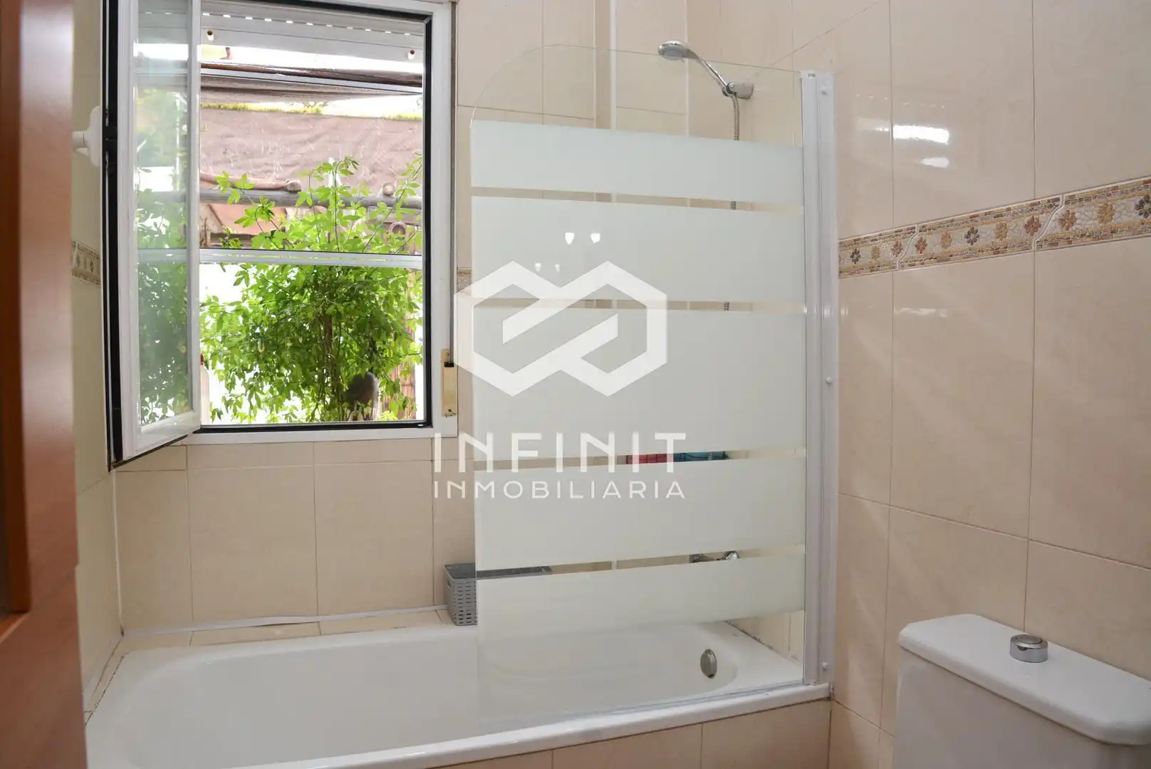 Bathroom of Houses for sale in Yebes  with Air Conditioner, Heating and Private garden