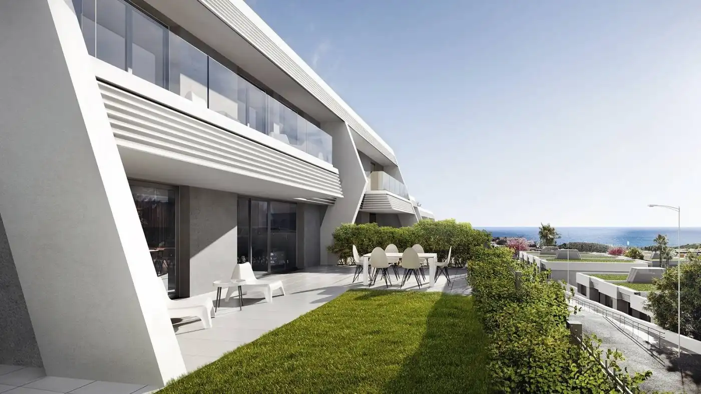 Chalet con jardín en venta en El Faro de Calaburra - Chaparral