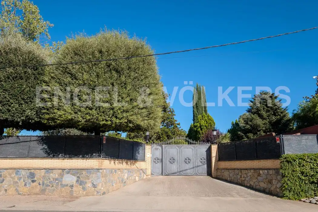 Vista exterior de Casa o xalet en venda en Balaguer amb Jardí privat, Parquet i Piscina