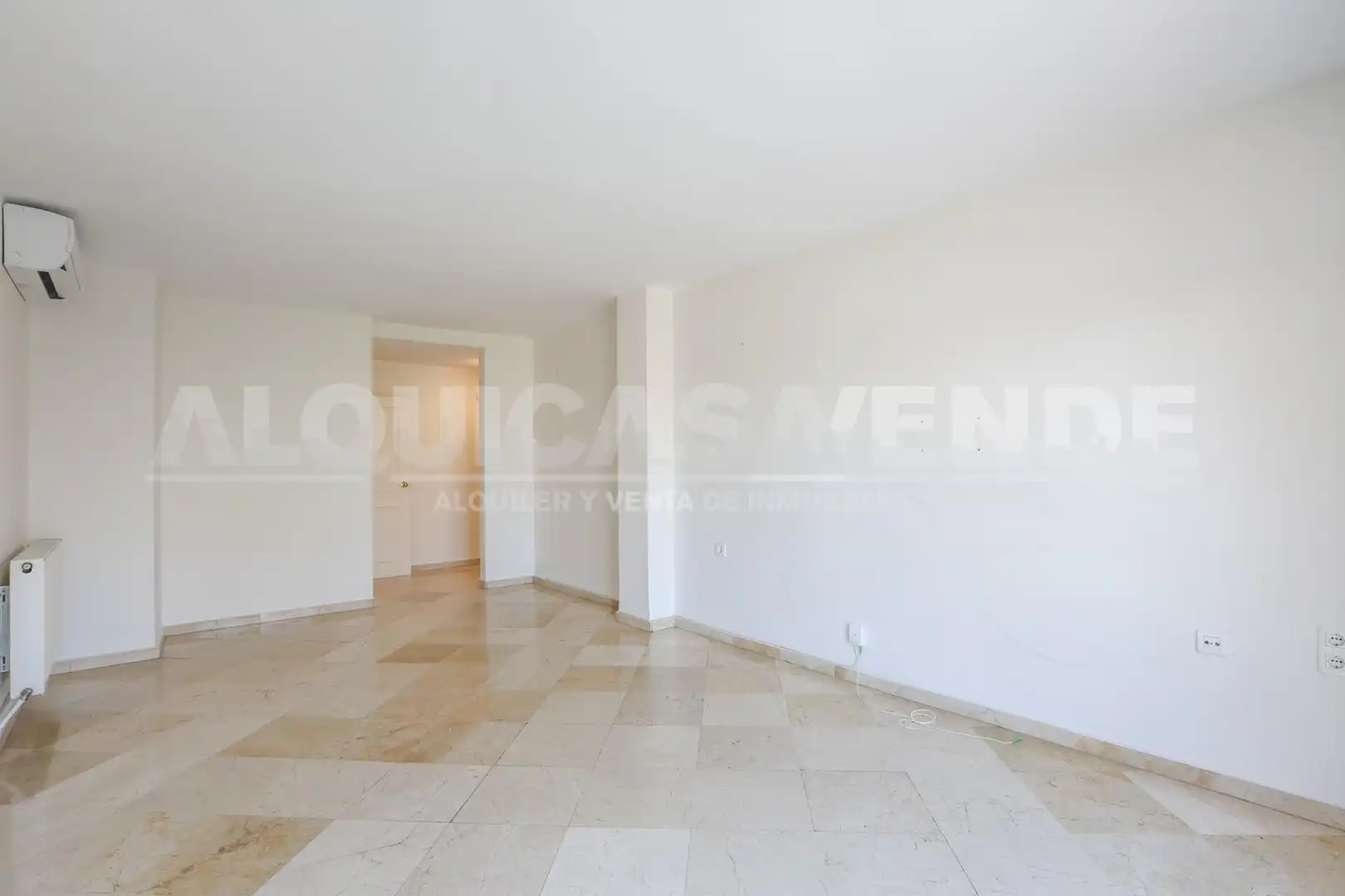 Sala d'estar de Pis en venda en Sevilla amb Aire condicionat, Calefacció i Jardí privat