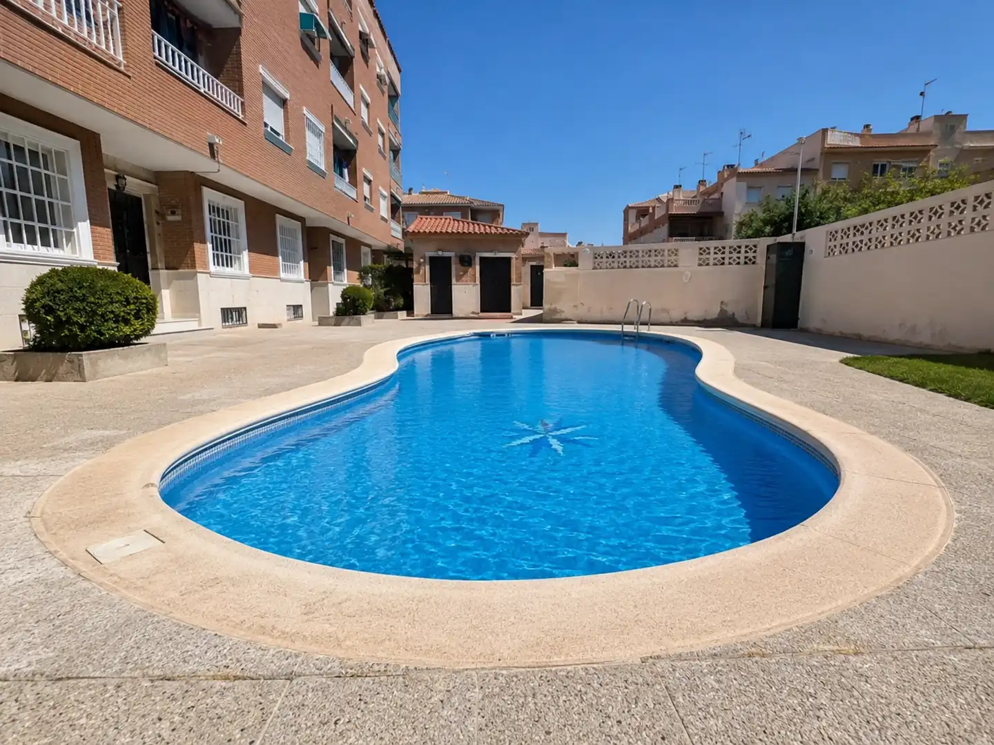 Piscina de Pis en venda en Torrevieja amb Aire condicionat, Terrassa i Moblat