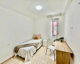 Dormitori de Apartament per a compartir en  Murcia Capital amb Moblat, Forn i Rentadora