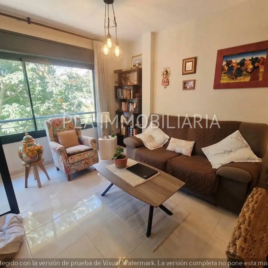 Piso con terraza en venta en Carrer de Cuba 48