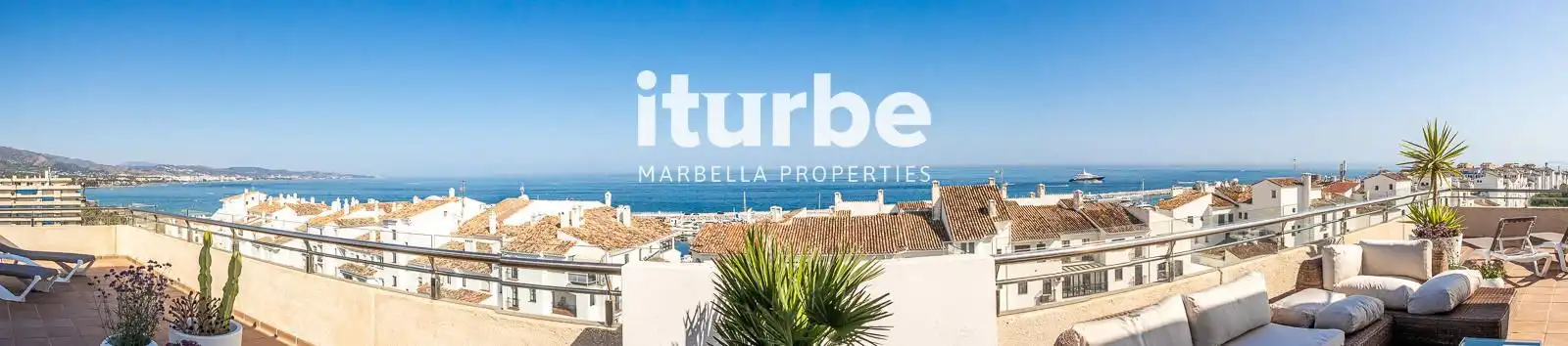 Vista exterior de Ático en venta en Marbella con Aire acondicionado, Terraza y Piscina