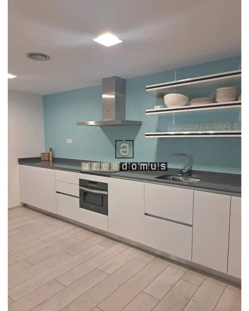 Cocina de Piso en venta en Sant Feliu de Llobregat con Calefacción, Jardín privado y Piscina
