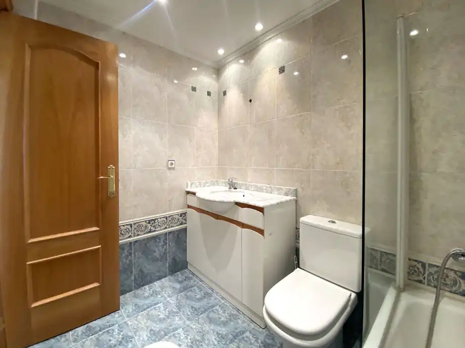 Baño de Piso en venta en Vitoria - Gasteiz con Calefacción, Parquet y Terraza