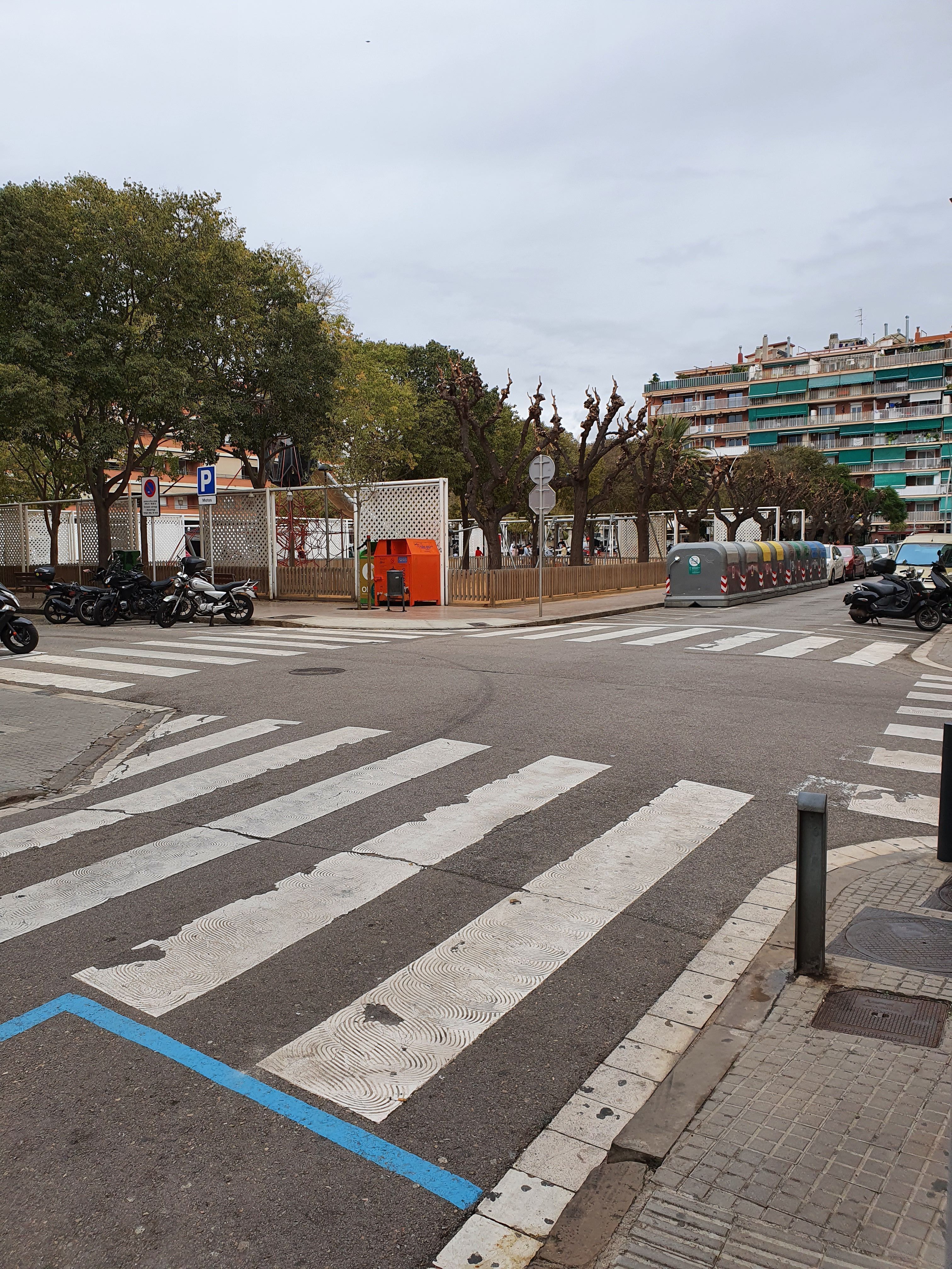 Vista exterior de Casa o xalet en venda en El Prat de Llobregat amb Aire condicionat, Jardí privat i Terrassa