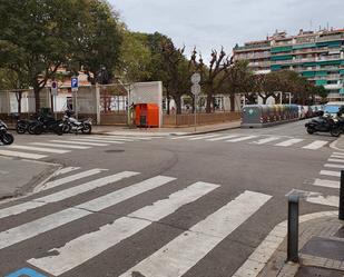 Vista exterior de Casa o xalet en venda en El Prat de Llobregat amb Aire condicionat, Jardí privat i Terrassa