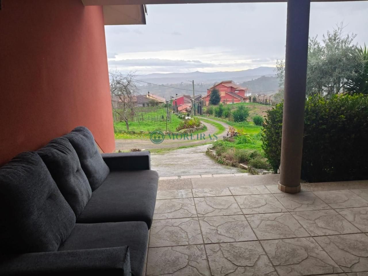 Terrassa de Casa o xalet en venda en Toén amb Calefacció, Jardí privat i Moblat