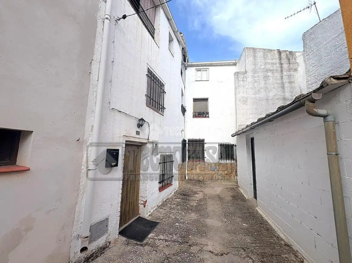 Vista exterior de Casa adosada en venda en Altarejos amb Calefacció i Balcó