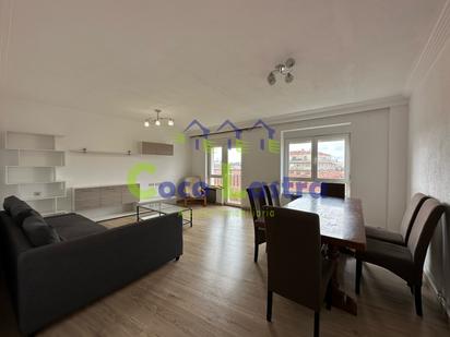 Living room of Flat for sale in Salamanca Capital  with Balcony