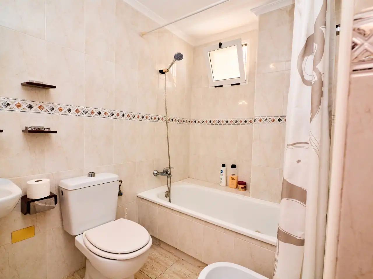 Bany de Apartament en venda en Torrevieja amb Aire condicionat, Calefacció i Terrassa