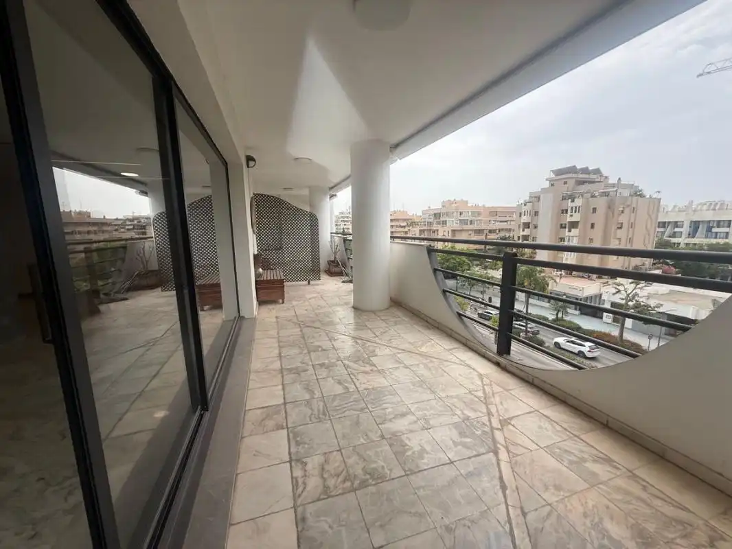 Terraza de Oficina de alquiler en Marbella con Calefacción