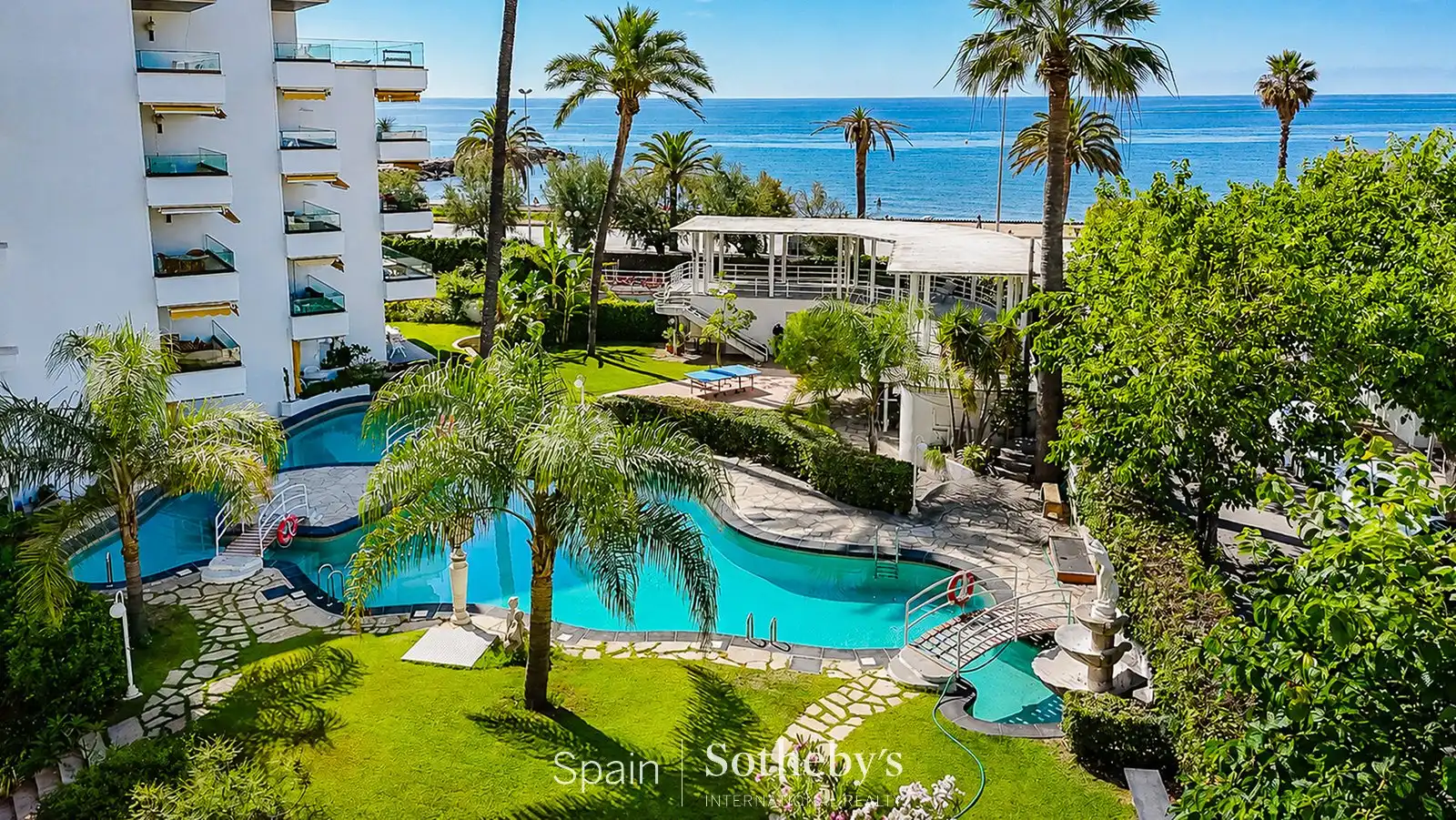 Piscina de Dúplex en venta en Sitges con Aire acondicionado, Calefacción y Terraza