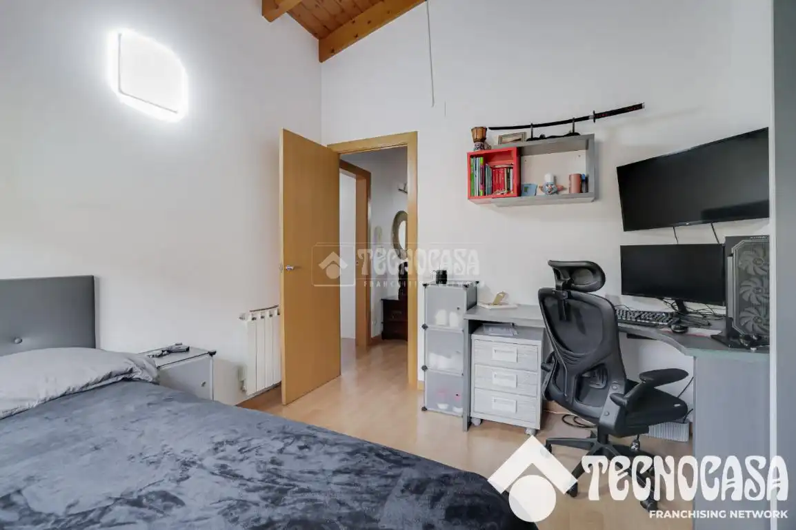 Habitación de Casa adosada en venta en Sant Vicenç Dels Horts con Aire acondicionado y Calefacción