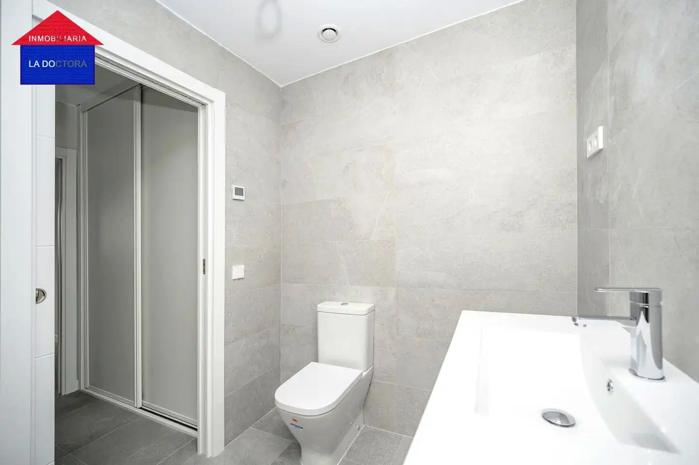 Baño de Casa adosada en venta en Villamantilla con Aire acondicionado, Calefacción y Jardín privado