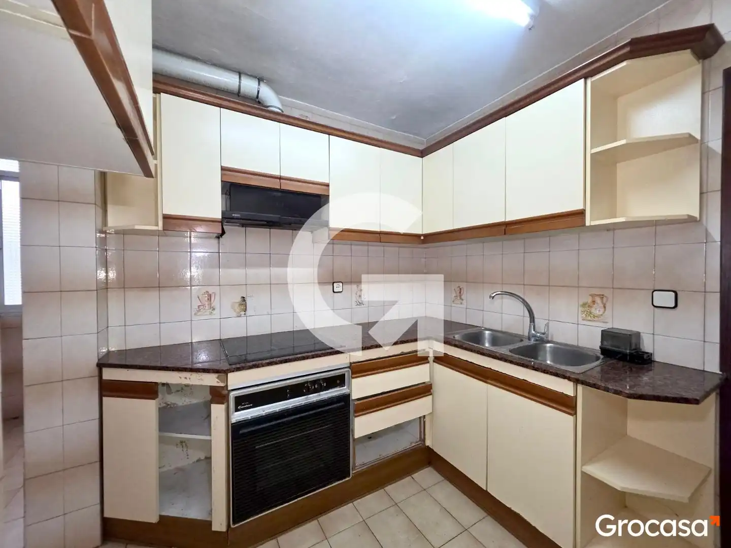 Kitchen of Flat for sale in Cornellà de Llobregat  with Air Conditioner, Heating and Oven