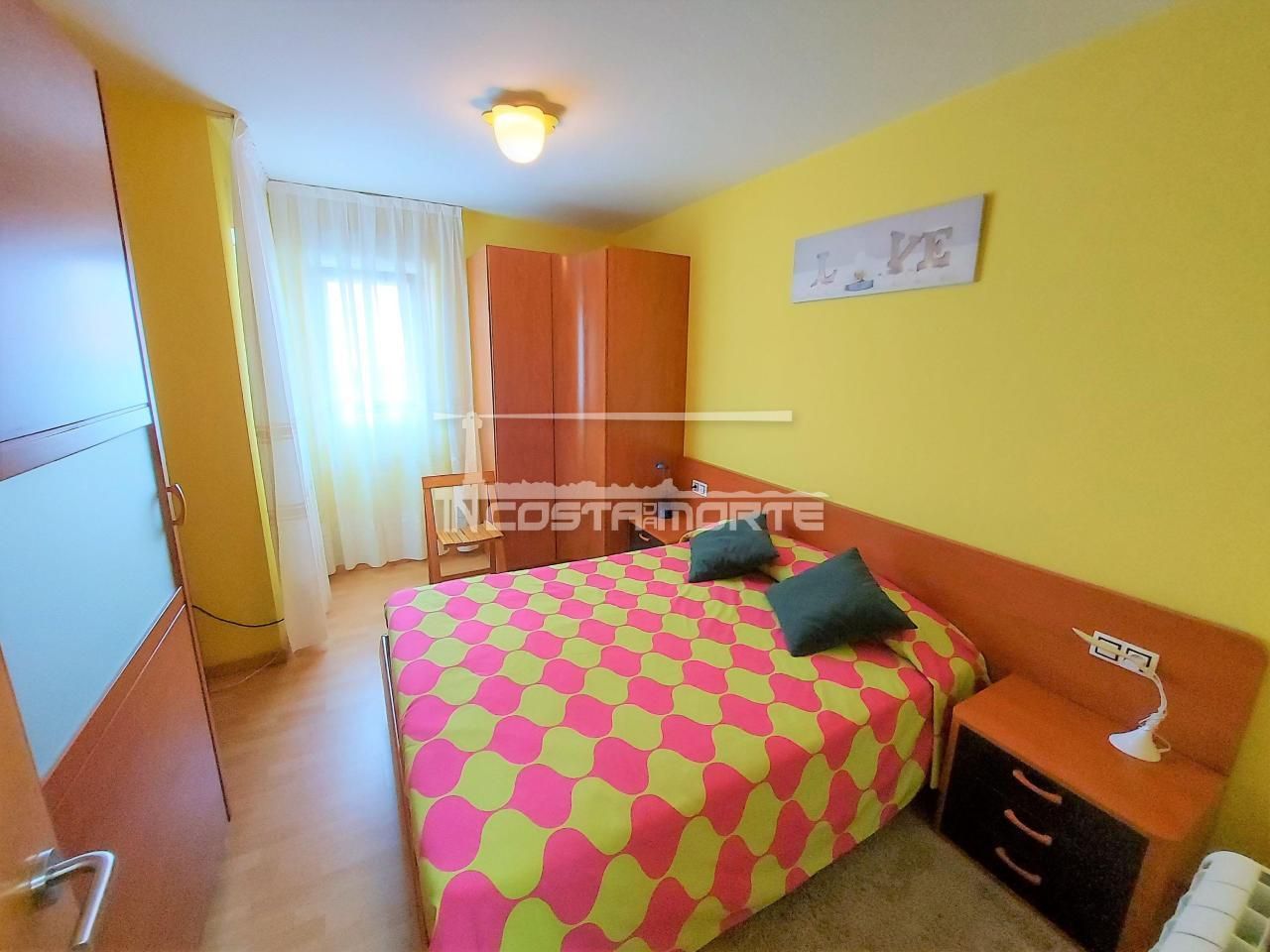 Dormitori de Apartament en venda en Fisterra amb Calefacció, Parquet i Terrassa