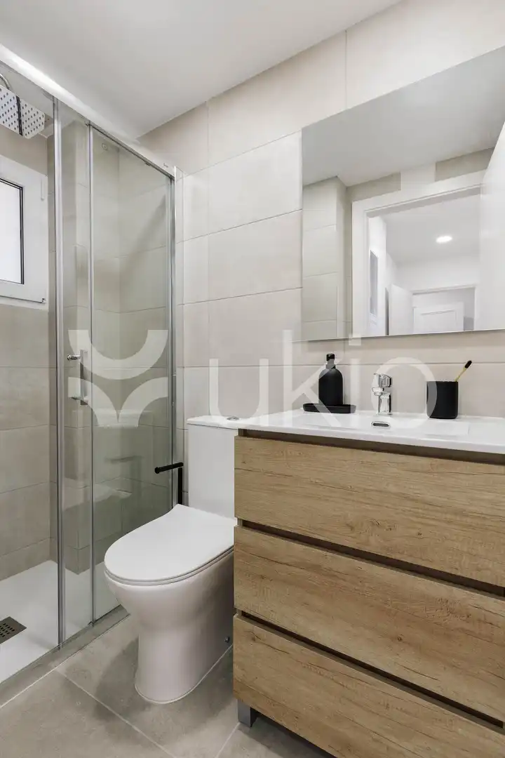 Baño de Apartamento de alquiler en Barcelona con Aire acondicionado, Calefacción y Terraza
