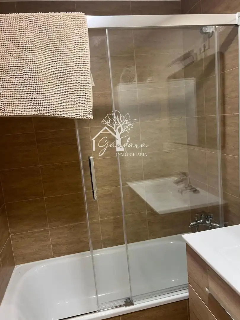 Bany de Pis de lloguer en Ares amb Calefacció, Moblat i Forn