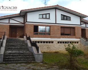 Exterior view of Single-family semi-detached for sale in Villarcayo de Merindad de Castilla la Vieja  with Heating, Private garden and Terrace