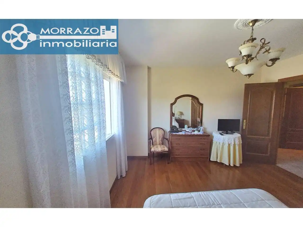 Dormitori de Casa o xalet en venda en Bueu amb Calefacció, Parquet i Moblat