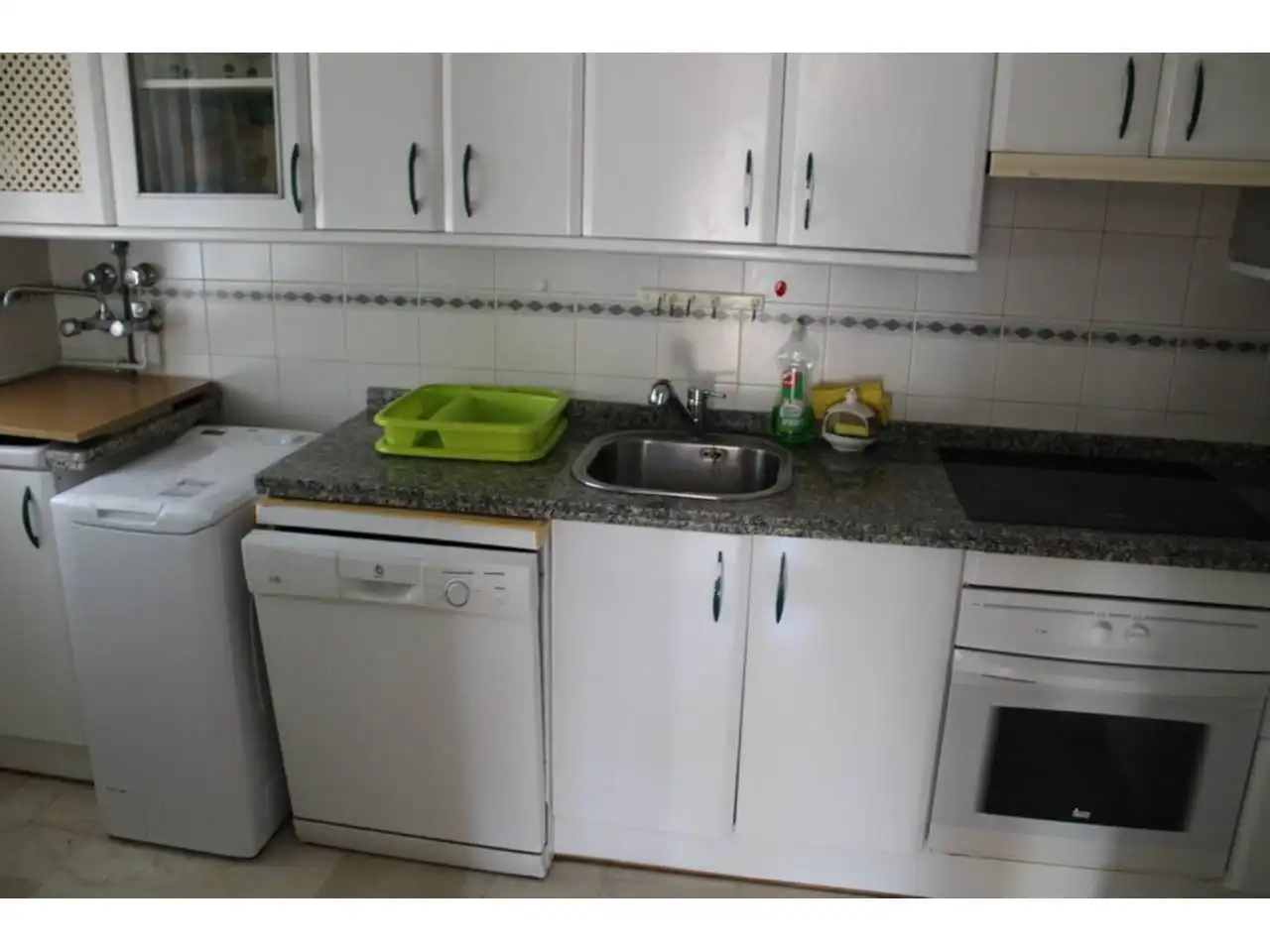 Cuina de Apartament de lloguer en Almuñécar amb Aire condicionat, Terrassa i Moblat