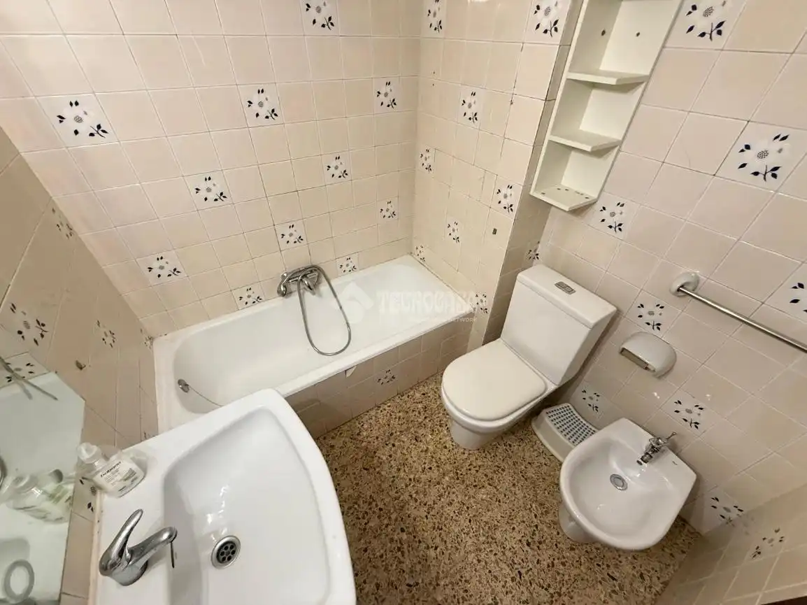 Baño de Piso en venta en Zaragoza con Calefacción y Balcón