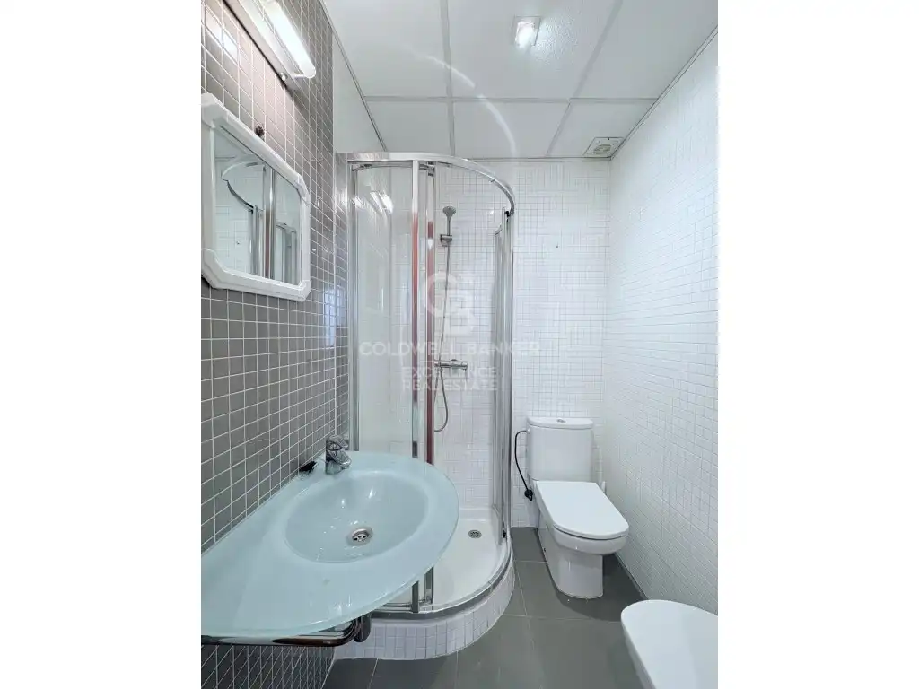 Baño de Piso de alquiler en Valencia con Aire acondicionado, Amueblado y Horno