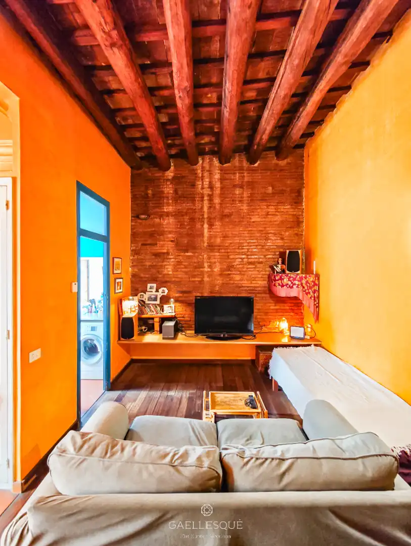 Sala d'estar de Casa adosada en venda en Barcelona amb Calefacció, Jardí privat i Terrassa