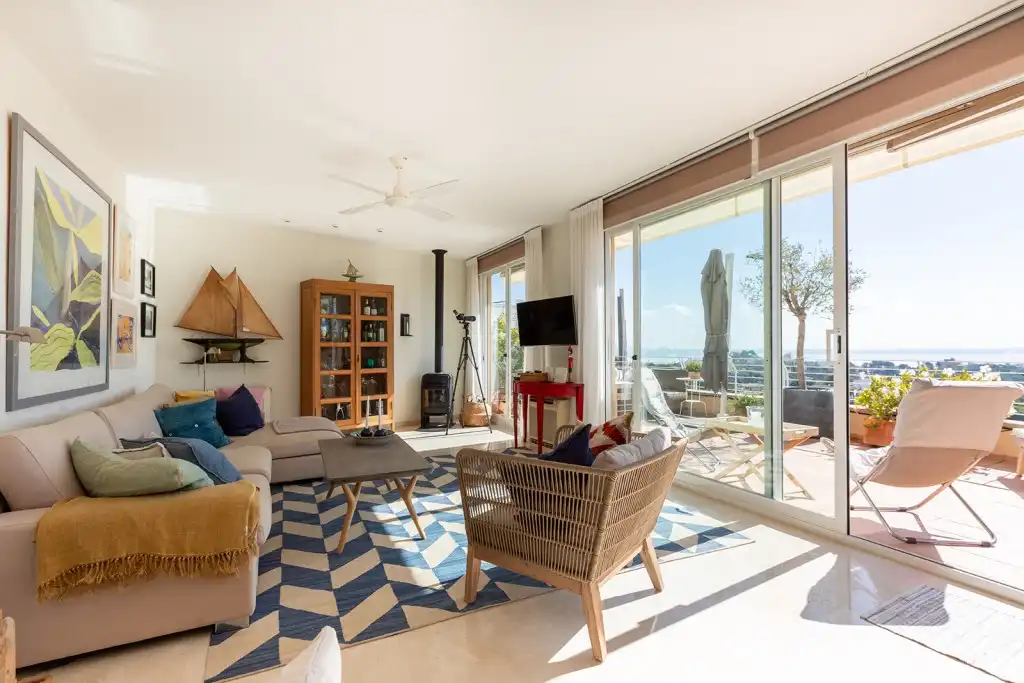 Sala d'estar de Casa adosada en venda en  Palma de Mallorca amb Aire condicionat, Jardí privat i Terrassa