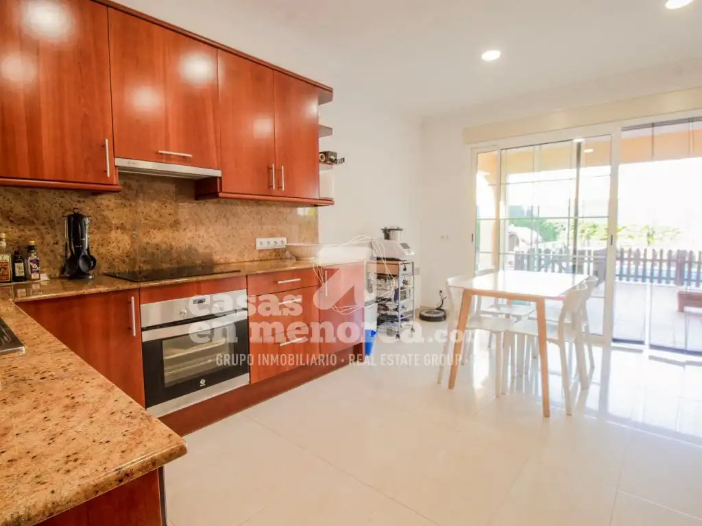 Cuina de Casa o xalet en venda en Maó - Mahón amb Aire condicionat, Jardí privat i Terrassa