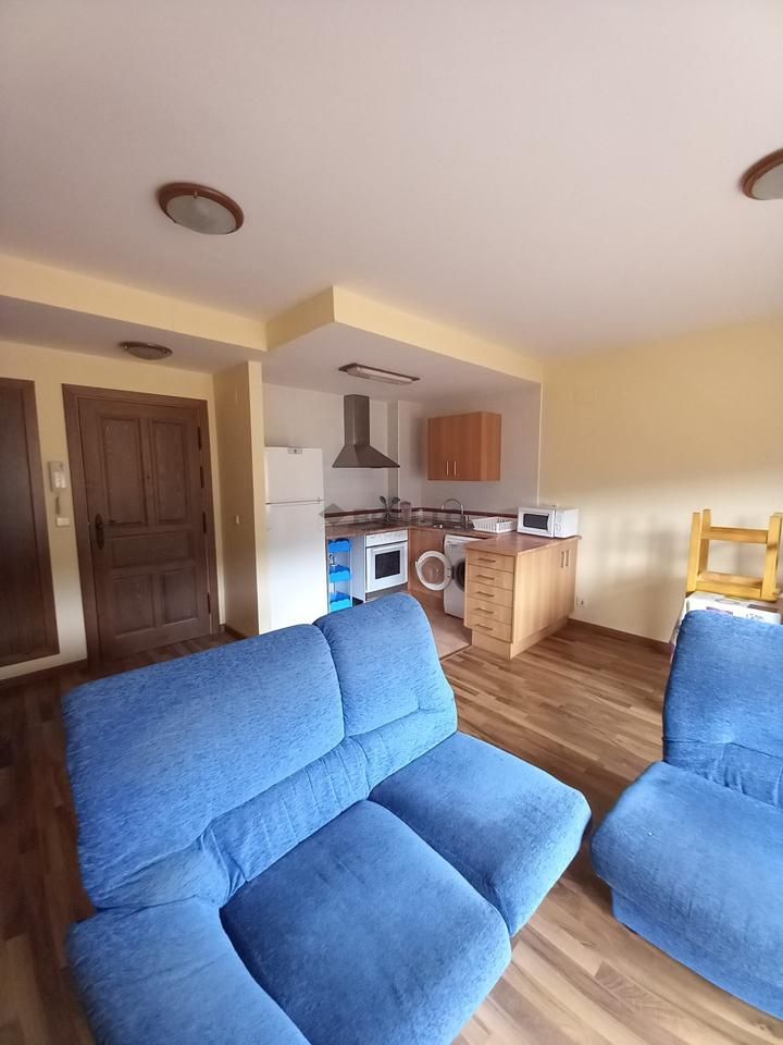 Cuina de Pis en venda en Camarena de la Sierra amb Calefacció, Parquet i Moblat