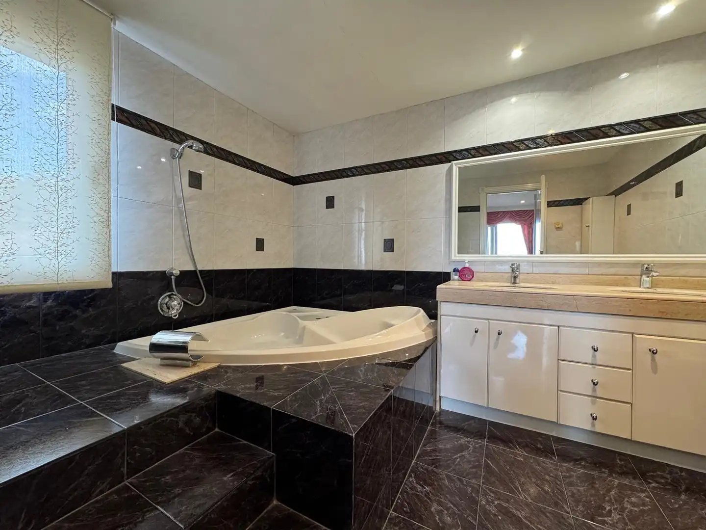 Bathroom of Houses for sale in Pallejà  with Air Conditioner, Heating and Private garden